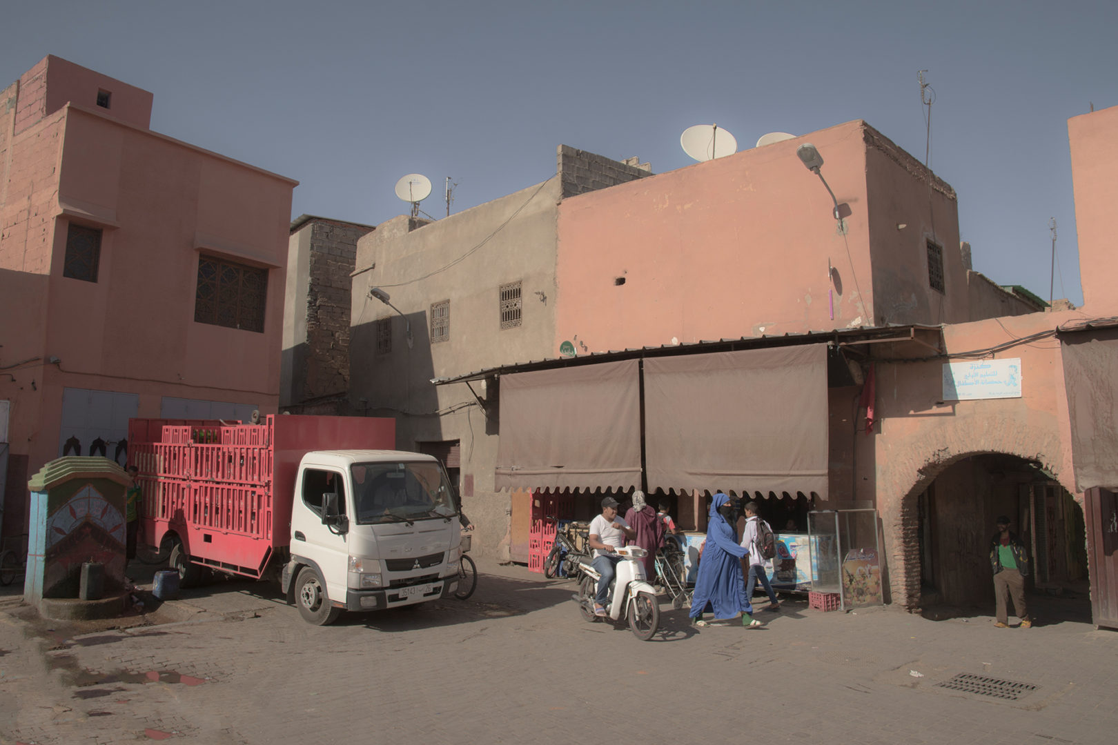 A red truck and a woman in blue - Marrakech